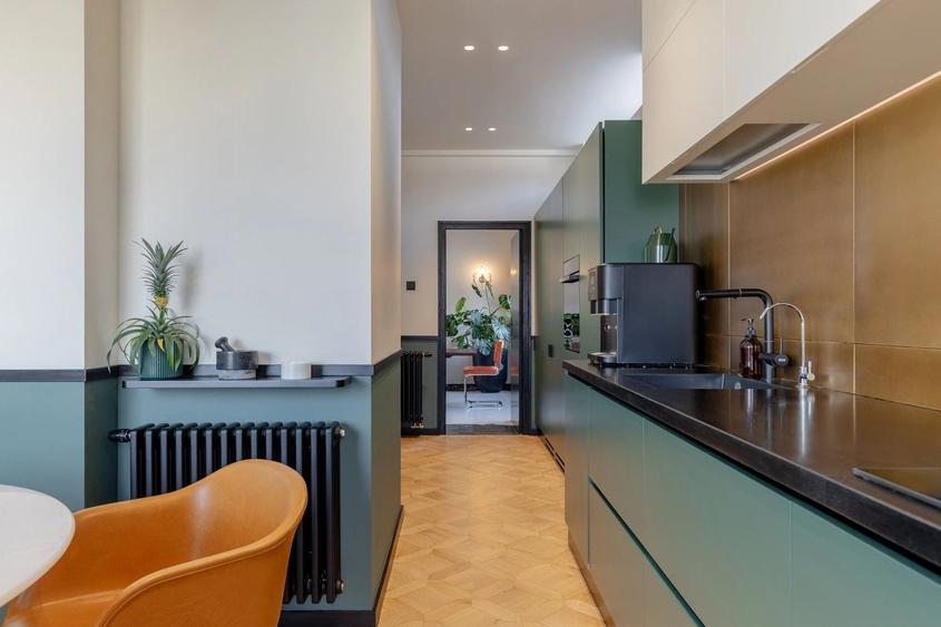 Apartament cu 4 camere, mobilat în P-ța Universității