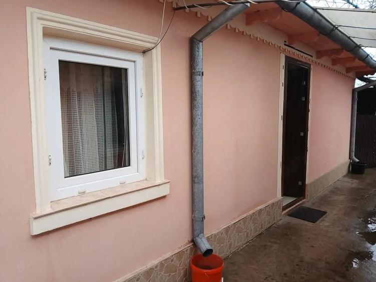 Casă cu 4 camere cu Teren 1500 Mp în Central