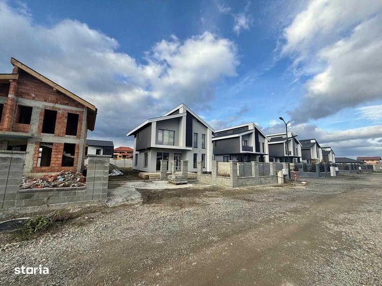 Casă cu 4 camere cu Teren 130 Mp în Cristian