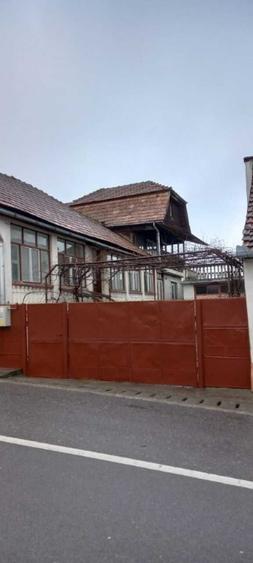 Casă cu 4 camere cu Teren 1500 Mp în Central