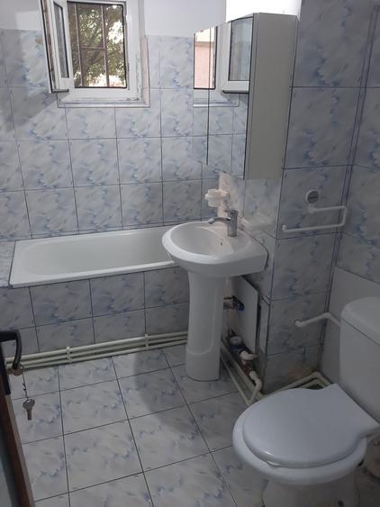 Apartament cu 2 camere decomandat în Lazu