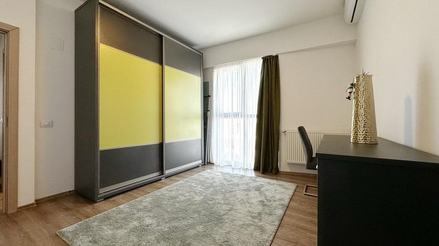 Apartament cu 4 camere decomandat, mobilat în P-ța Unirii