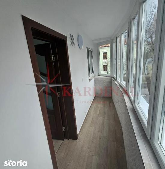 Apartament cu 3 camere decomandat în Florilor