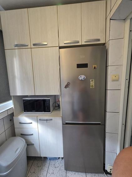 Apartament cu 3 camere semidecomandat în Fizicienilor