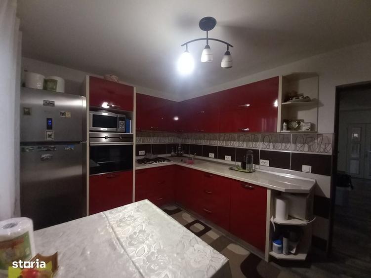 Casă cu 4 camere cu Teren 900 Mp în Central