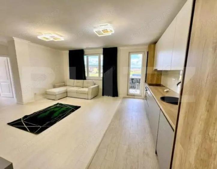 Apartament cu 4 camere semidecomandat în Florești