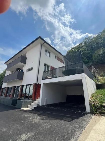 Casă individuală cu 4 camere cu Canalizare în Florești