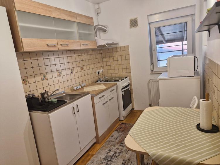 Apartament cu 4 camere semidecomandat în Circumvalațiunii