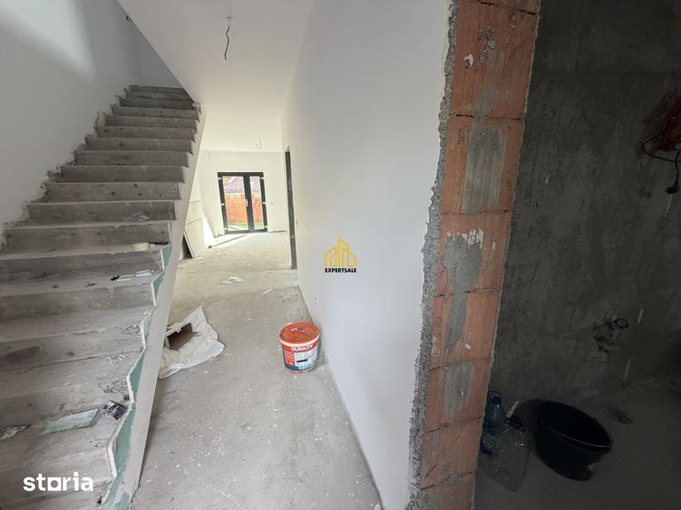 Casă cu 4 camere cu Teren 250 Mp în Prelungirea Ghencea