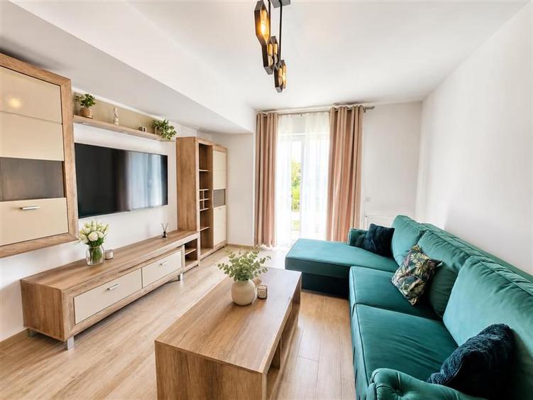 Apartament cu 2 camere decomandat, mobilat în Tractorul