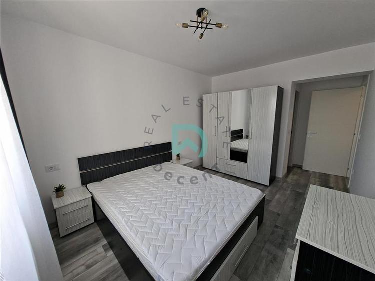 Apartament cu 3 camere decomandat în Tractorul