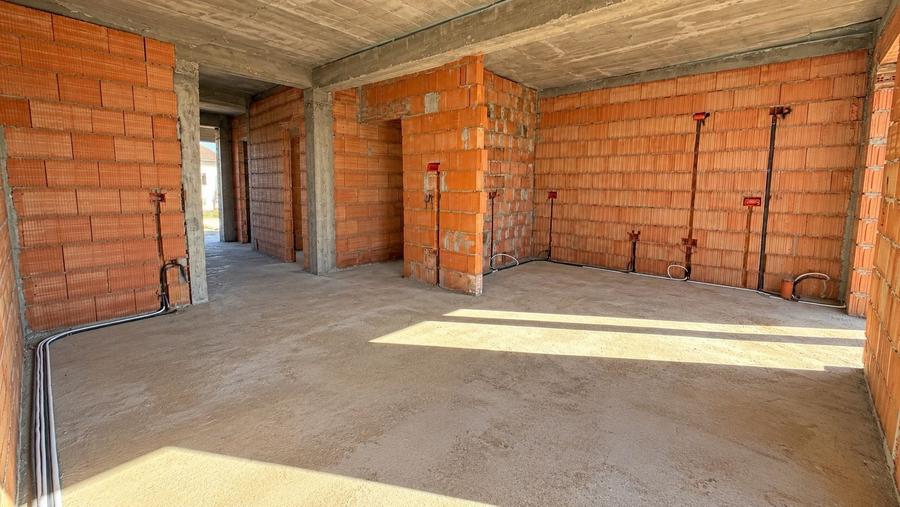 Duplex cu 3 camere cu Canalizare în Săcălaz