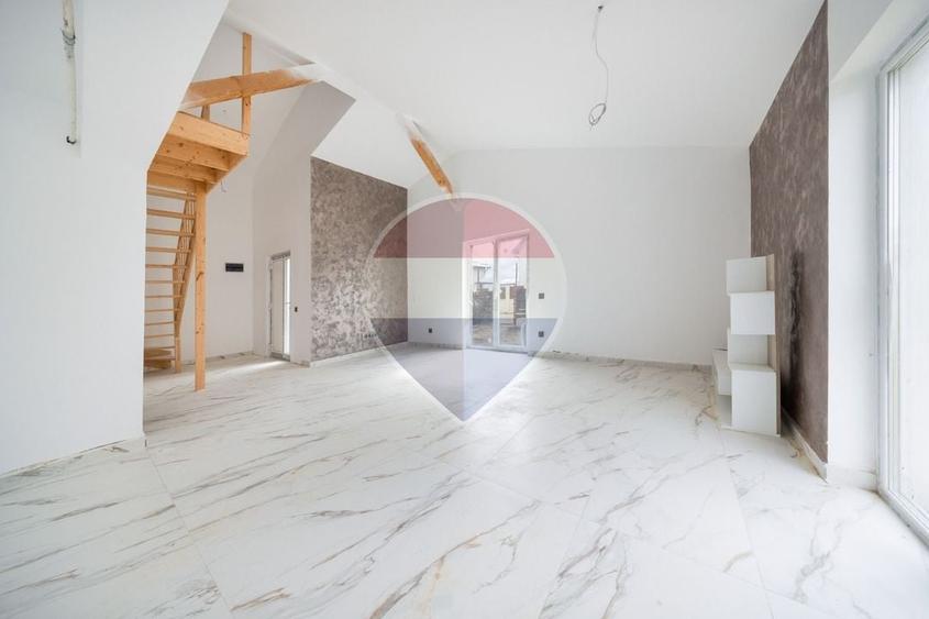 Casă individuală cu 5 camere cu Teren 486 Mp în Sânpetru