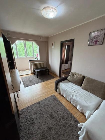 Apartament cu 3 camere nedecomandat în Dacia