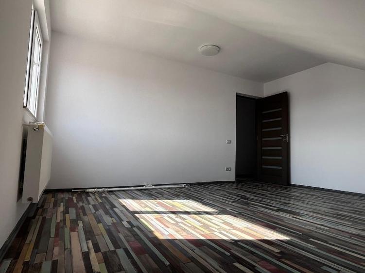 Apartament cu 3 camere decomandat, mobilat în Burdujeni