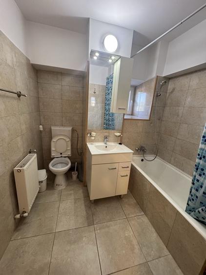 Apartament cu 3 camere decomandat în Câmpina