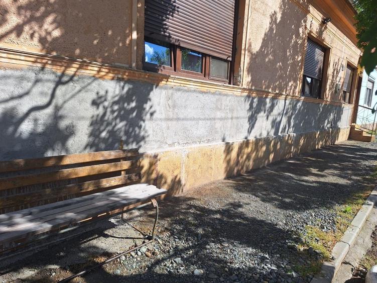 Casă cu 3 camere în Central