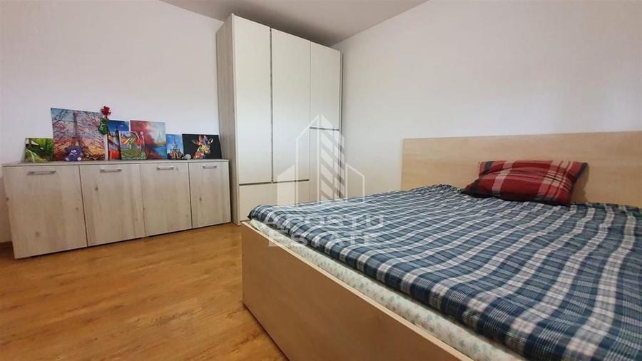 Apartament cu 4 camere semidecomandat, mobilat în Buziașului