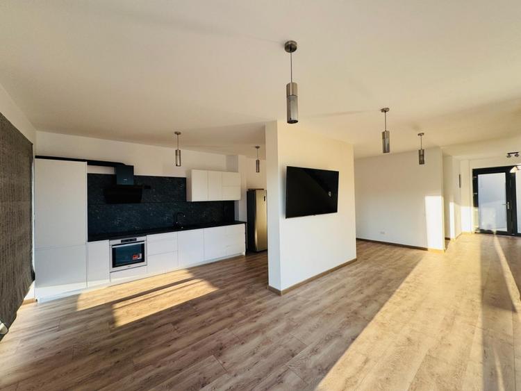 Casă individuală cu 5 camere cu Canalizare în Iris