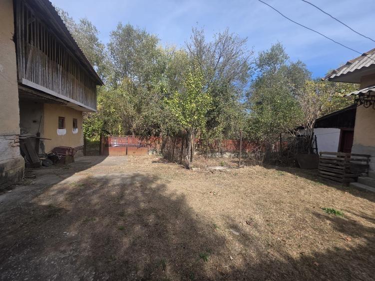Casă cu 4 camere în Vlădești