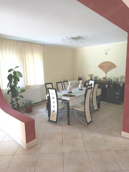 Casă individuală cu 10 camere cu Teren 1000 Mp în Central