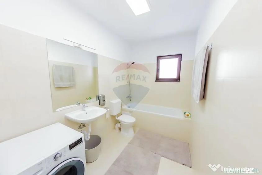 Casă cu 7 camere cu Teren 892 Mp în Est