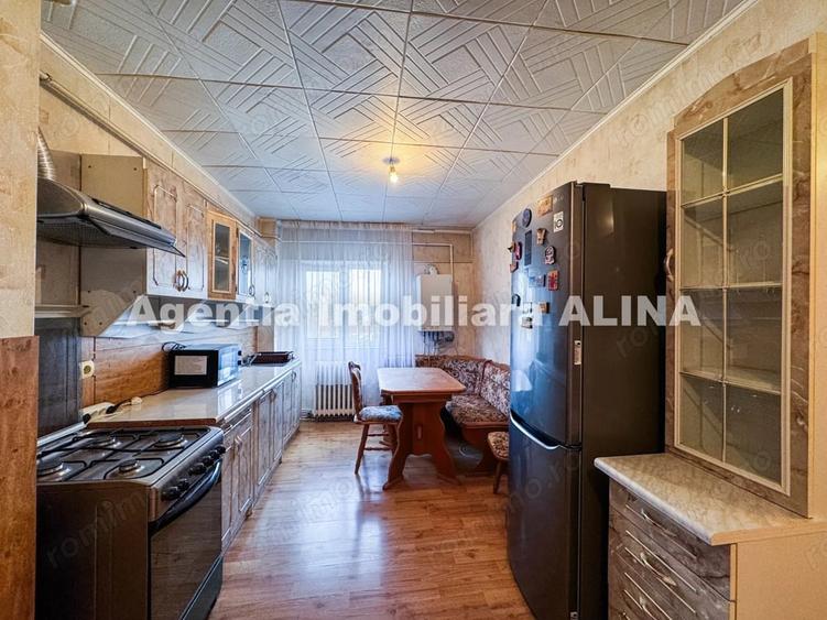 Apartament cu 3 camere decomandat în Astoria