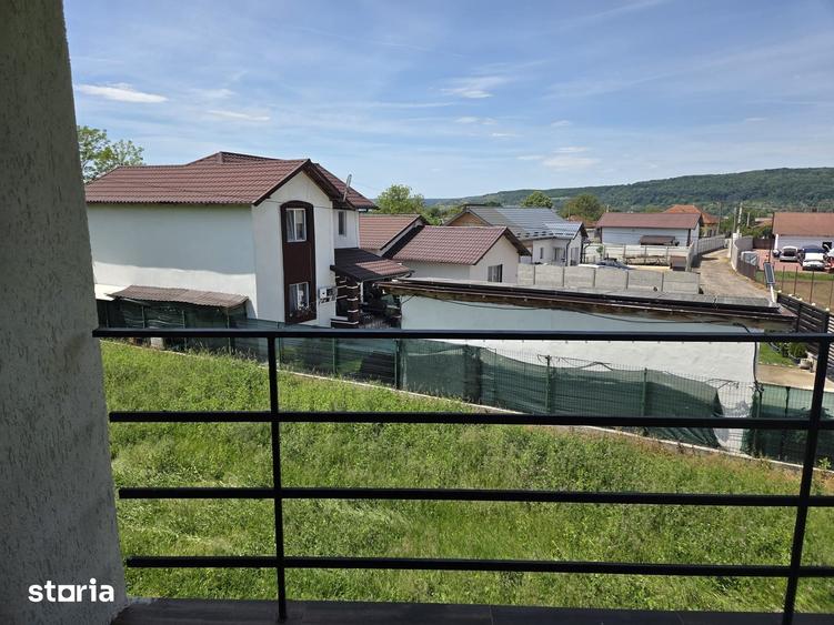 Casă cu 4 camere cu Teren 964 Mp în Țițești