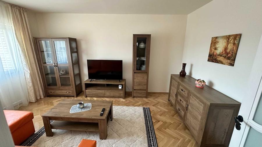 Apartament cu 3 camere decomandat în Central