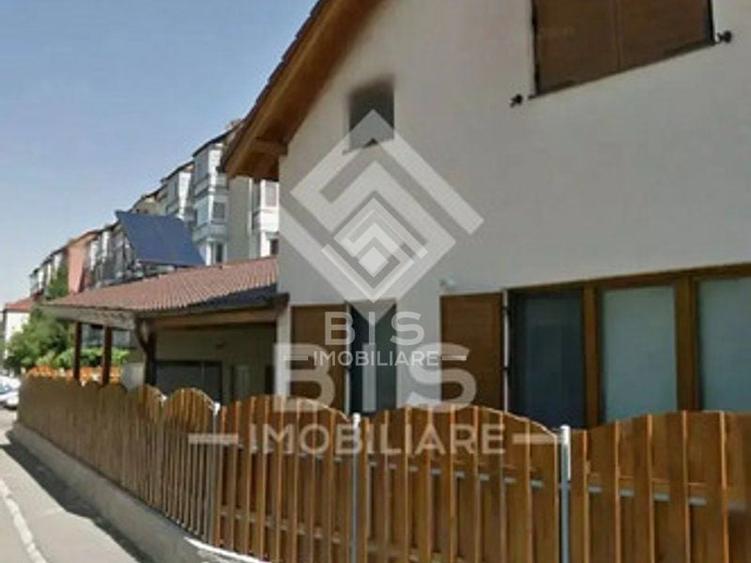 Casă individuală cu 6 camere cu Canalizare în Ultracentral