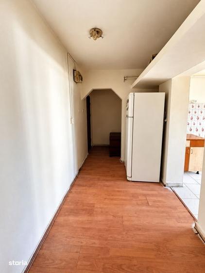 Apartament cu 2 camere semidecomandat în Craiovița Nouă