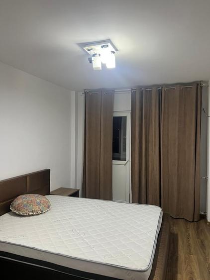 Apartament cu 3 camere semidecomandat în Colentina