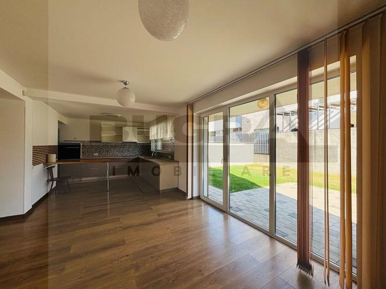 Duplex cu 5 camere cu Canalizare în Europa