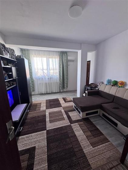 Apartament cu 3 camere semidecomandat, mobilat în Berceni