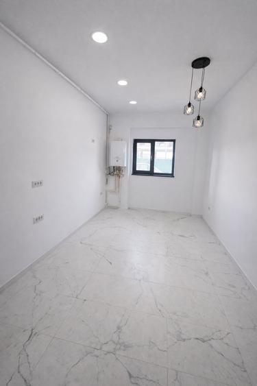 Apartament cu 3 camere decomandat în Tunari