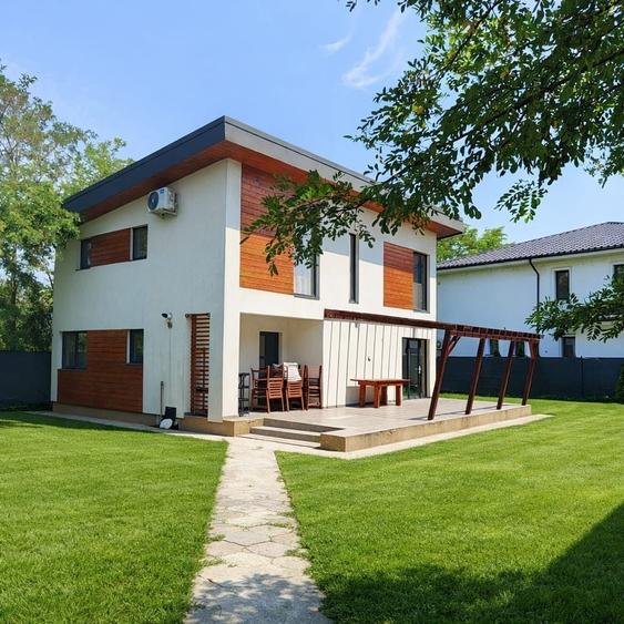 Casă cu 4 camere în Petrești