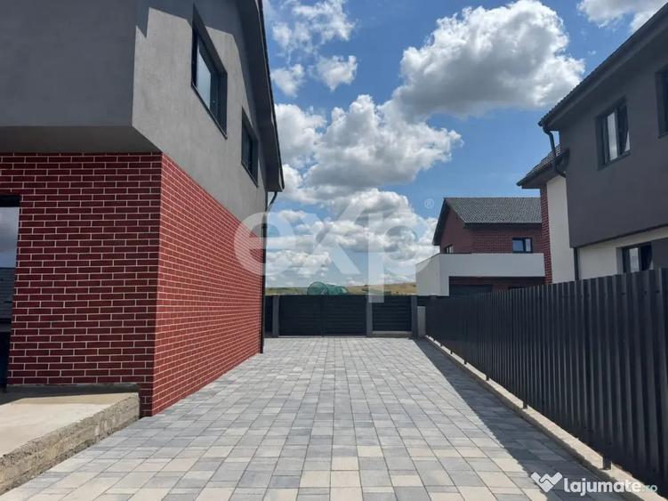 Casă cu 4 camere cu Teren 400 Mp în Jucu