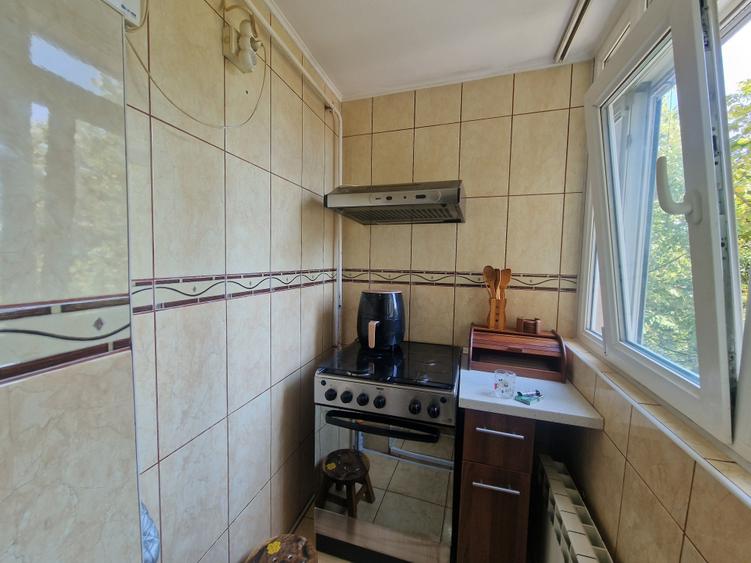 Apartament cu 4 camere decomandat în Nicolina