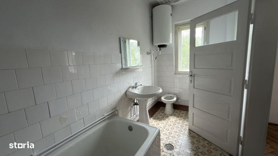 Casă cu 3 camere cu Teren 2200 Mp în Șișești