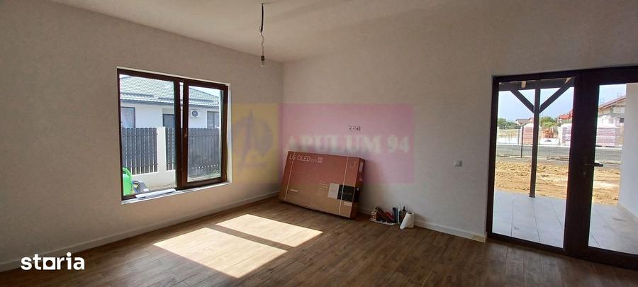 Casă cu 3 camere cu Teren 450 Mp în Săbăreni