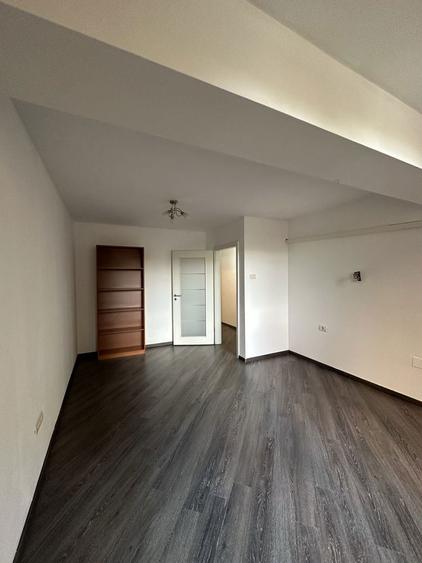 Apartament cu 3 camere decomandat în Polivalentă