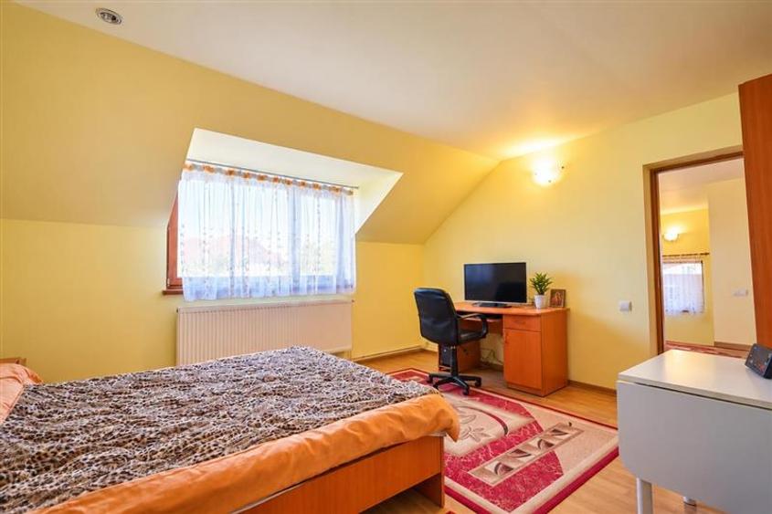 Casă cu 5 camere cu Teren 650 Mp în Exterior Est