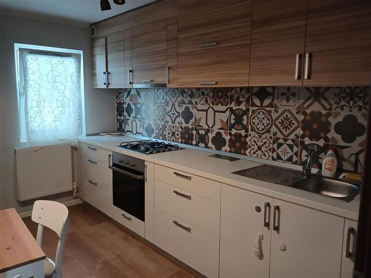 Apartament cu 3 camere decomandat, mobilat în Centru Civic