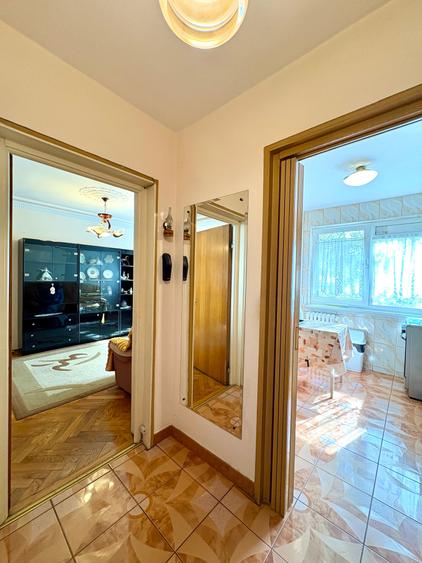 Apartament cu 3 camere semidecomandat în Titan