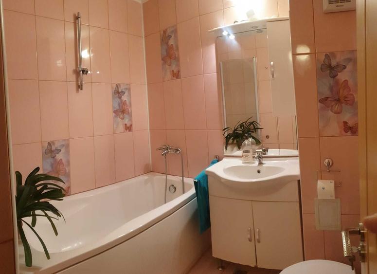Apartament cu 3 camere decomandat în Exterior Vest