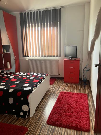 Apartament cu 3 camere decomandat în Lacul Tei