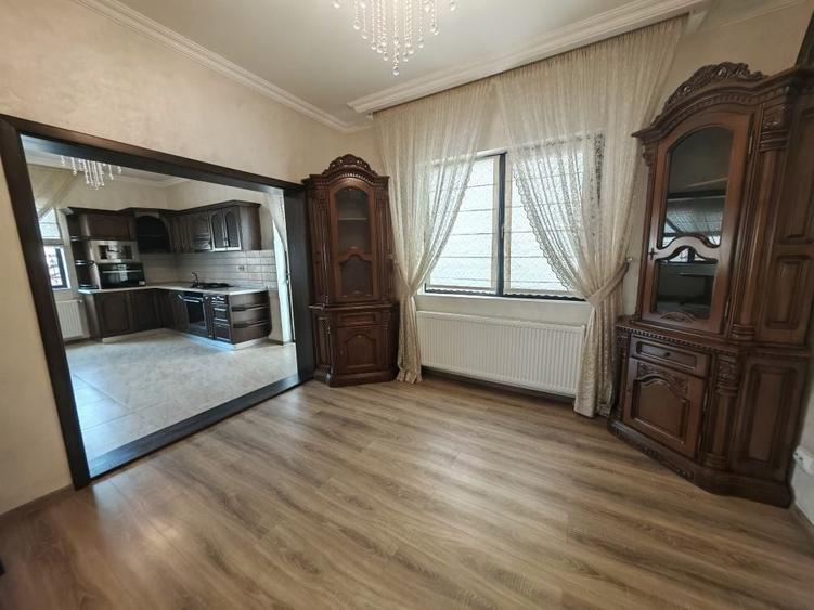 Casă cu 4 camere în Central