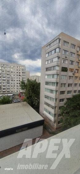 Apartament cu 3 camere decomandat în Titan