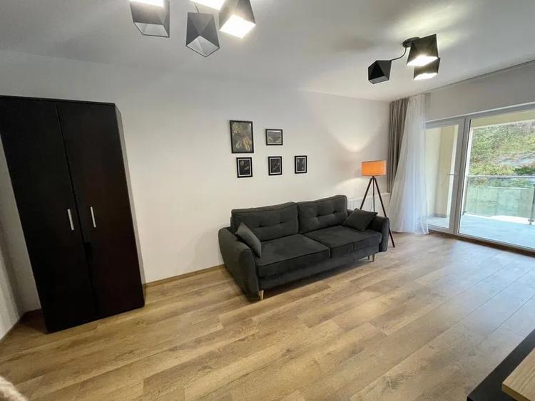 Apartament cu 2 camere decomandat, mobilat în Între Lacuri