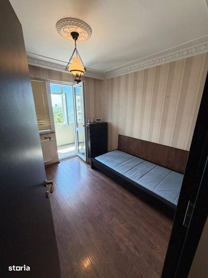 Apartament cu 3 camere semidecomandat în Titan